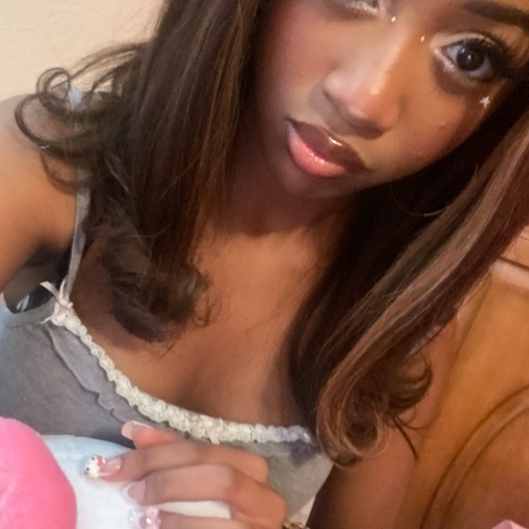 Meet your Posher, Nya - Picture 3 of 3